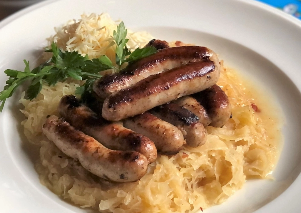 Bratwurst und Sauerkraut