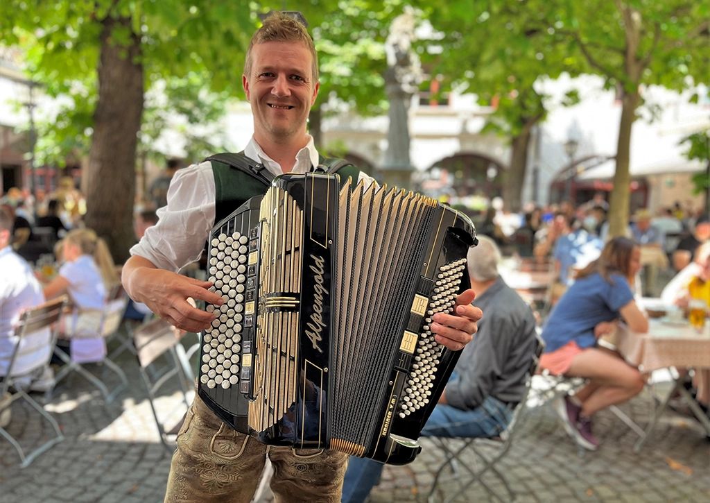 Max Obermüller leitet die Obermüller Musikanten, die Familie macht in der fünften Generation Bayerische Blasmusik.